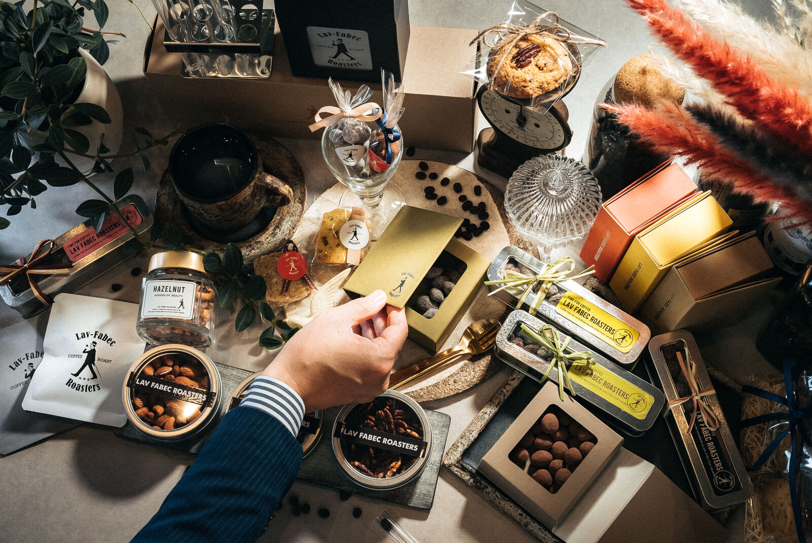Lav-Fabec Roastersの商品ラインナップ - スペシャルティコーヒー、厳選ナッツ、ナッツショコラ、ドリップバッグ、ギフトボックス